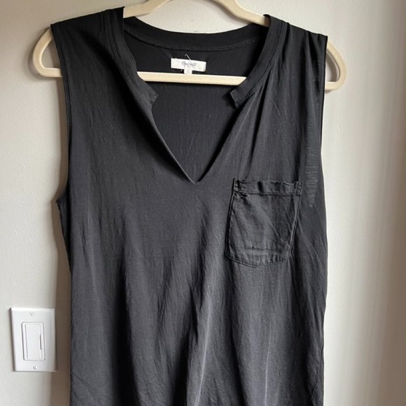 BLACK ROCKSTAR SLEEVELESS TEE - Picture 1 of 3